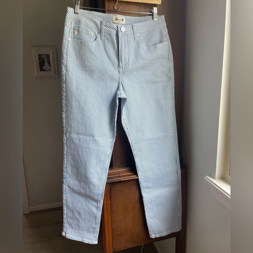 Seven7 Slim Straight Light Blue Pinstripe Women’s Jeans size 8